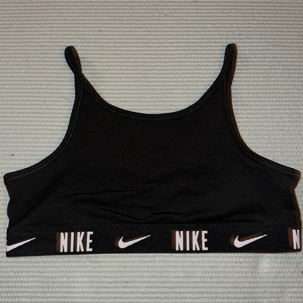 girls size medium nike sports bra